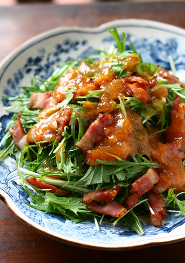 水菜とベーコンの柿ドレッシングサラダ